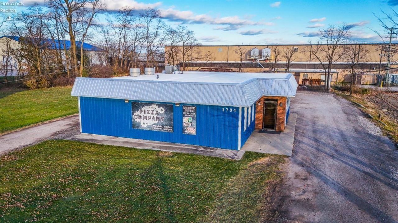 1794 Harrington Memorial Road, Mansfield, OH 44903 Main Photo