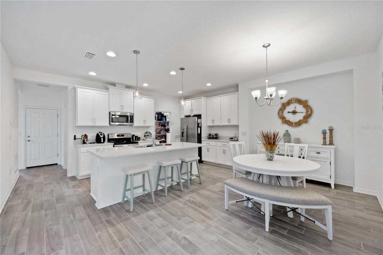 6081 Amberly Drive, Bradenton, FL 34208 Photo