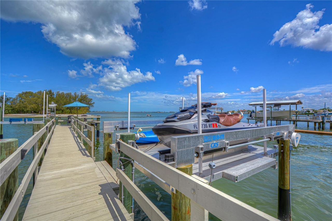 115 Buena Vista Drive S, Dunedin, FL 34698 Photo