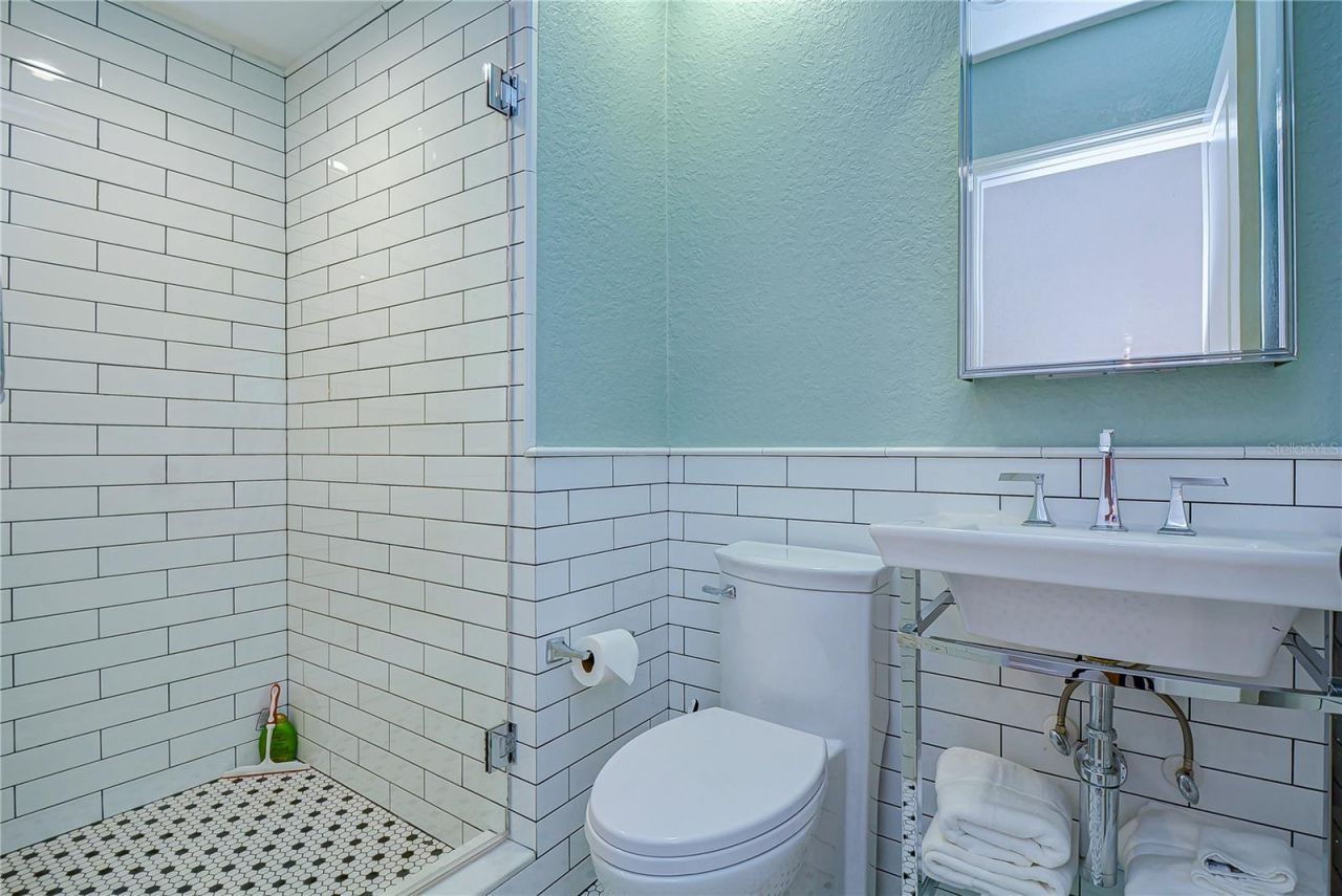 115 Buena Vista Drive S, Dunedin, FL 34698 Photo