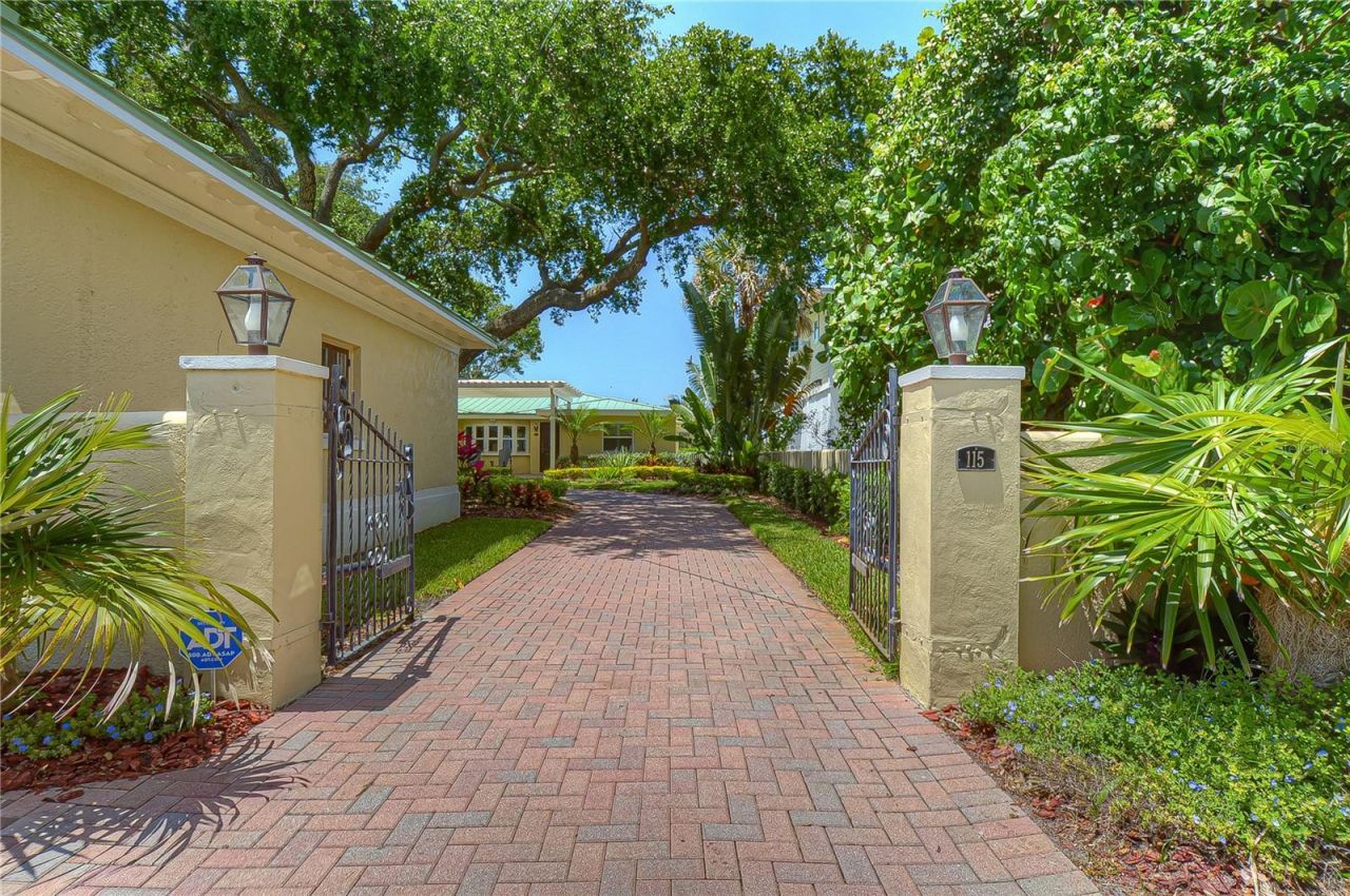 115 Buena Vista Drive S, Dunedin, FL 34698 Photo