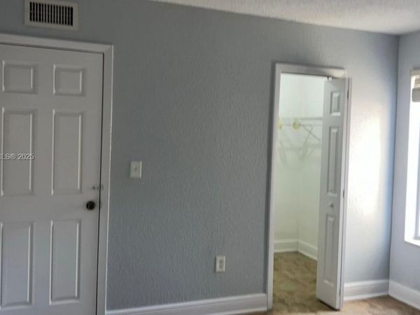 575 W 69th St, Unit 208, Hialeah, FL 33014