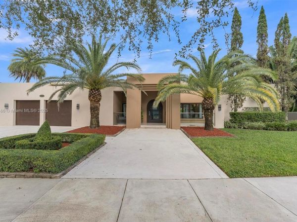 7261 W Troon Cir, Miami Lakes, FL 33014