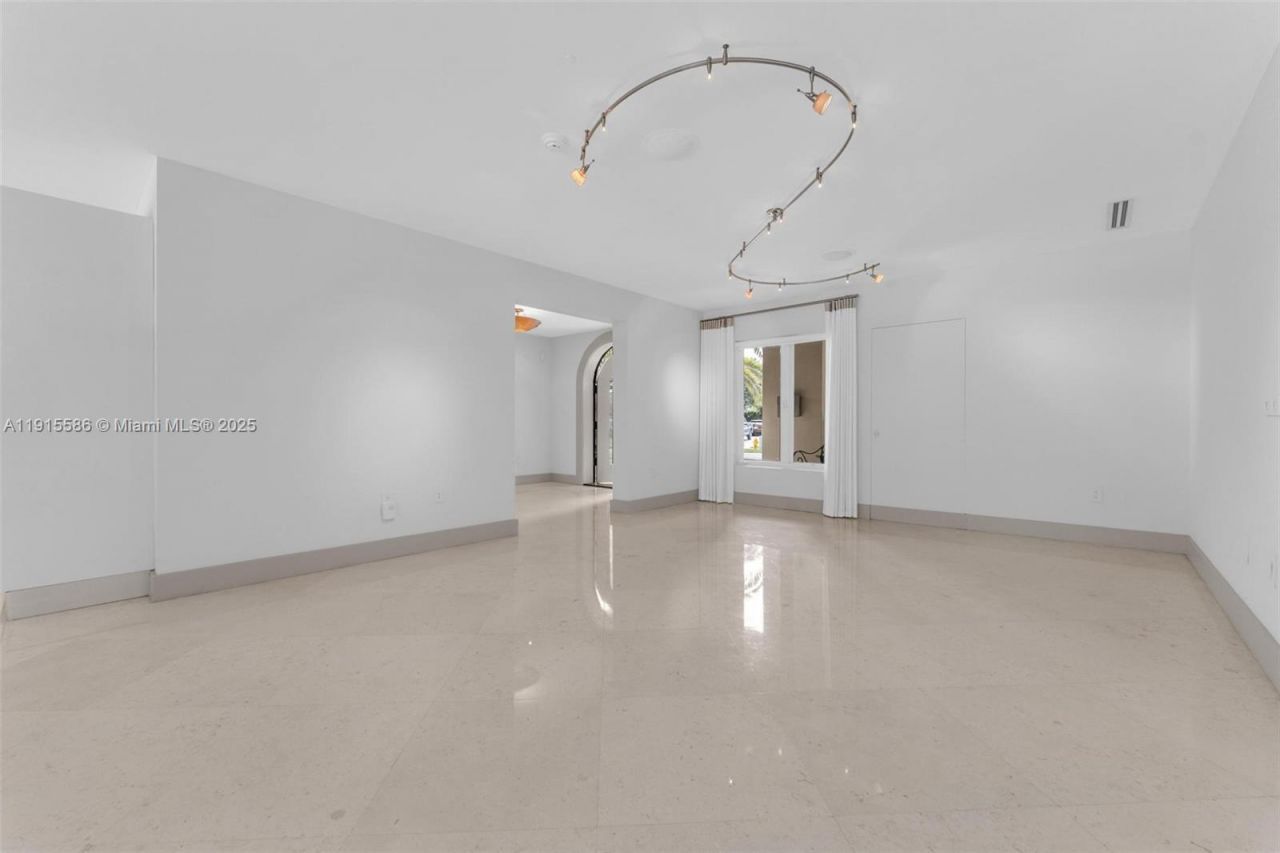 7261 W Troon Cir, Miami Lakes, FL 33014 Photo