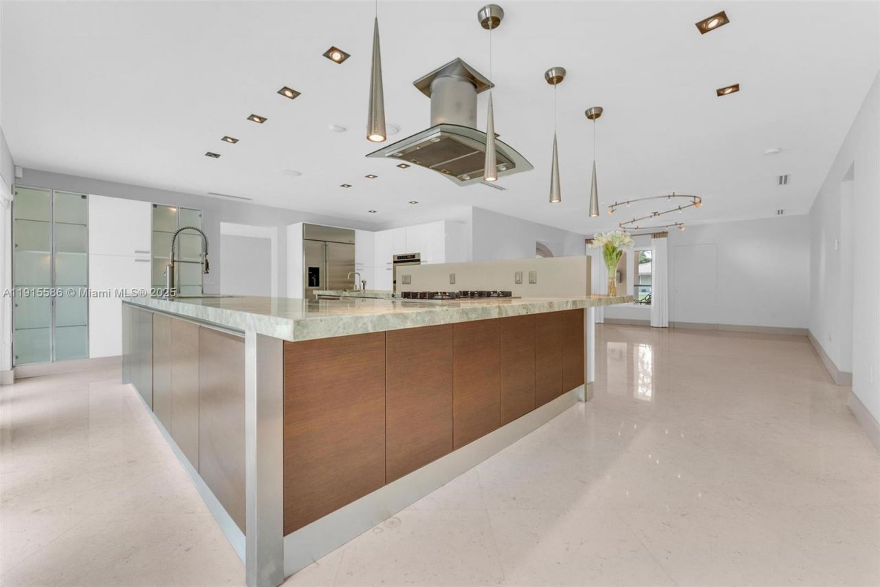 7261 W Troon Cir, Miami Lakes, FL 33014 Photo