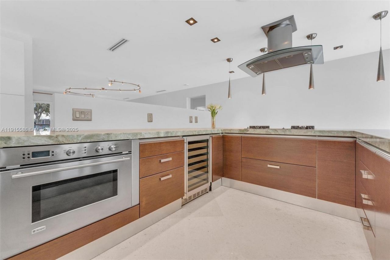 7261 W Troon Cir, Miami Lakes, FL 33014 Photo