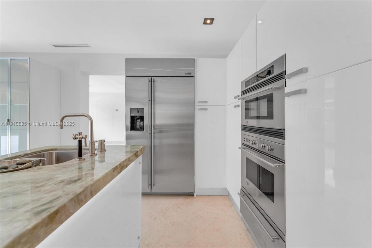 7261 W Troon Cir, Miami Lakes, FL 33014 Photo