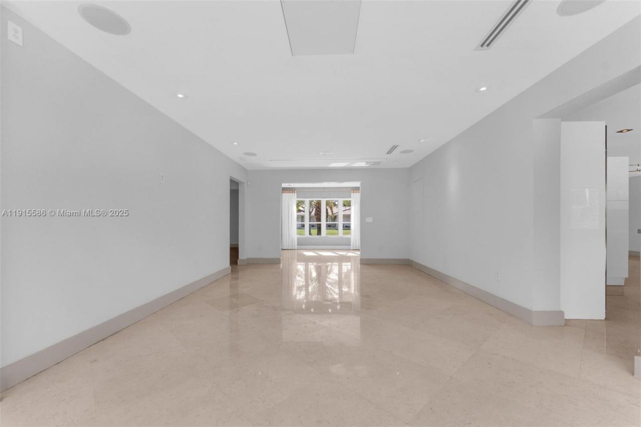 7261 W Troon Cir, Miami Lakes, FL 33014 Photo