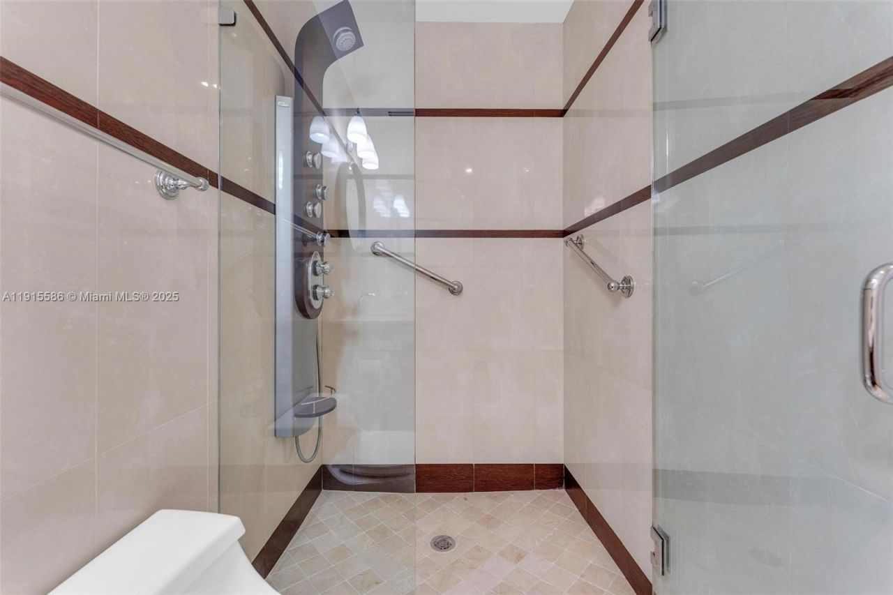 7261 W Troon Cir, Miami Lakes, FL 33014 Photo