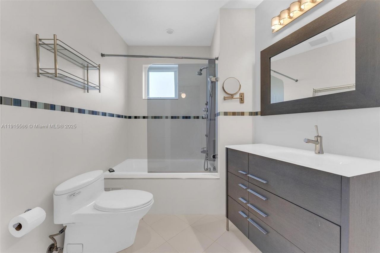 7261 W Troon Cir, Miami Lakes, FL 33014 Photo