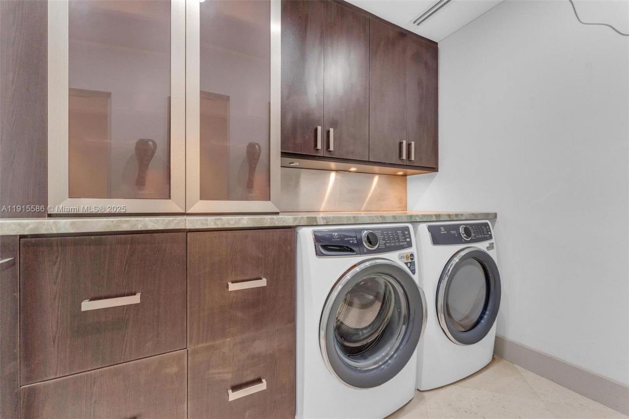 7261 W Troon Cir, Miami Lakes, FL 33014 Photo