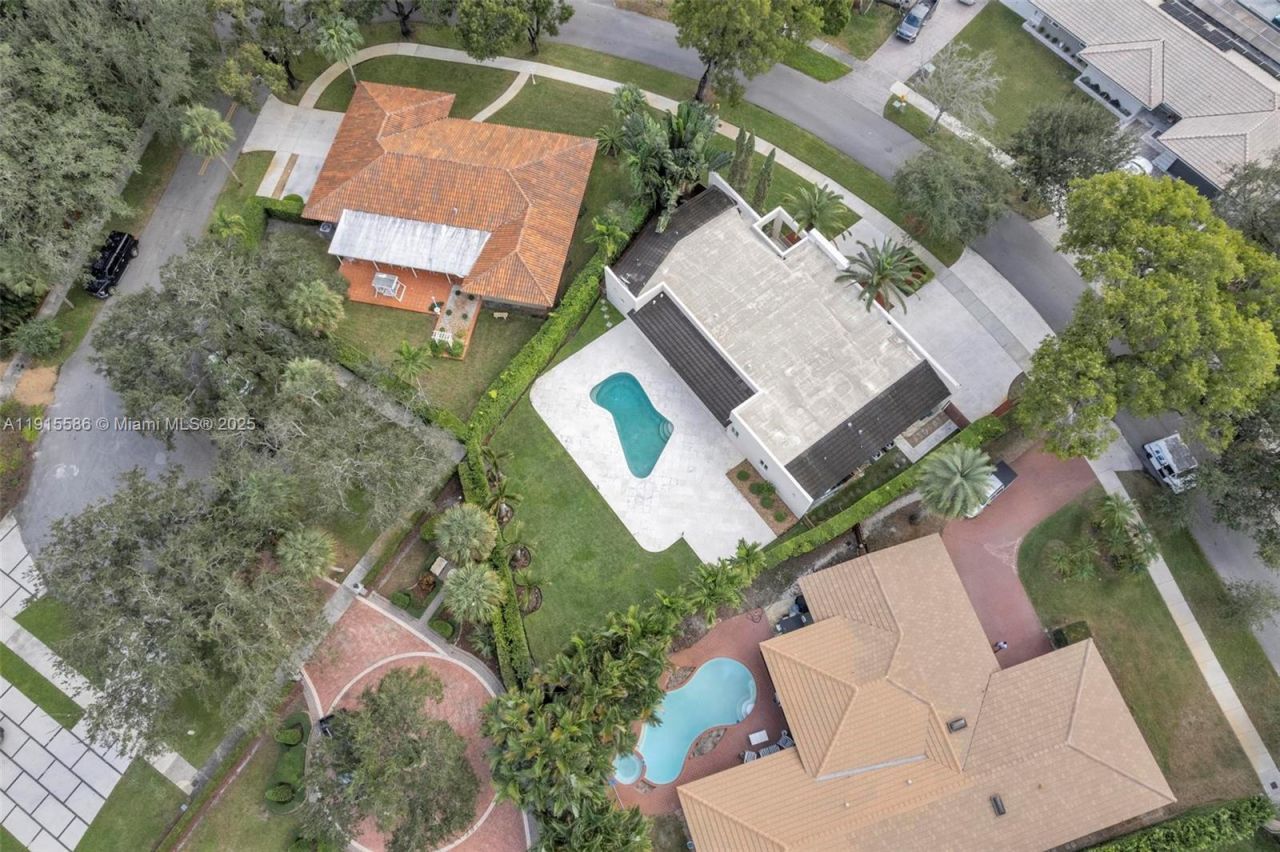 7261 W Troon Cir, Miami Lakes, FL 33014 Photo