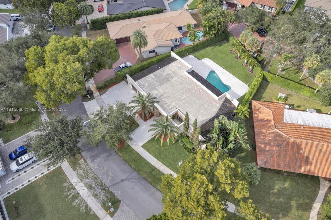 7261 W Troon Cir, Miami Lakes, FL 33014 Photo