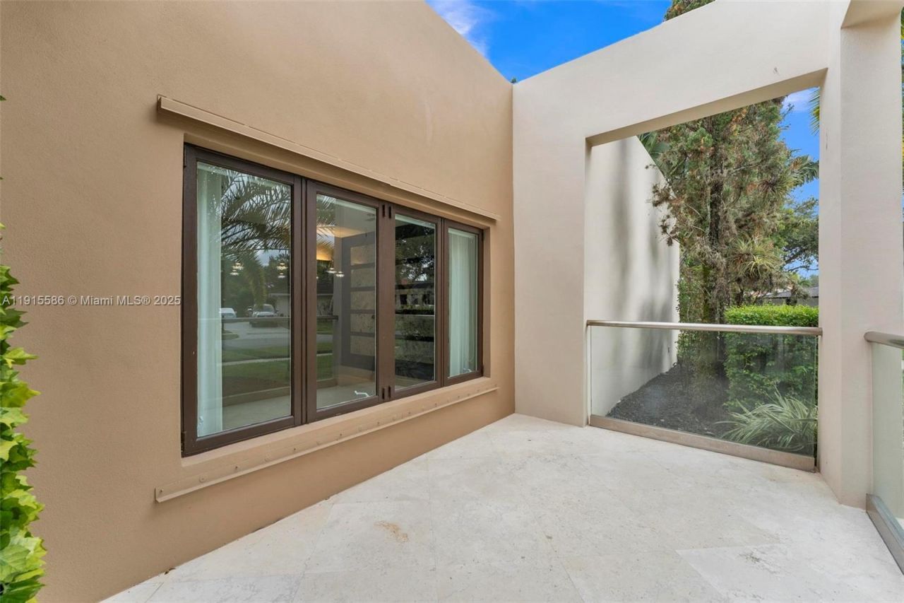 7261 W Troon Cir, Miami Lakes, FL 33014 Photo