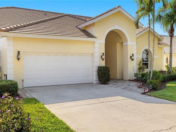 24929 Bay Cedar DR, BONITA SPRINGS, FL 34134