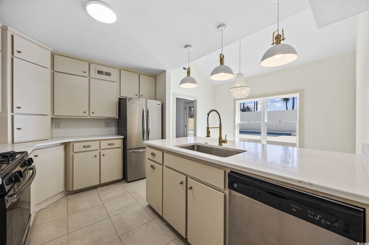 513 Plantation Dr. Photo 5