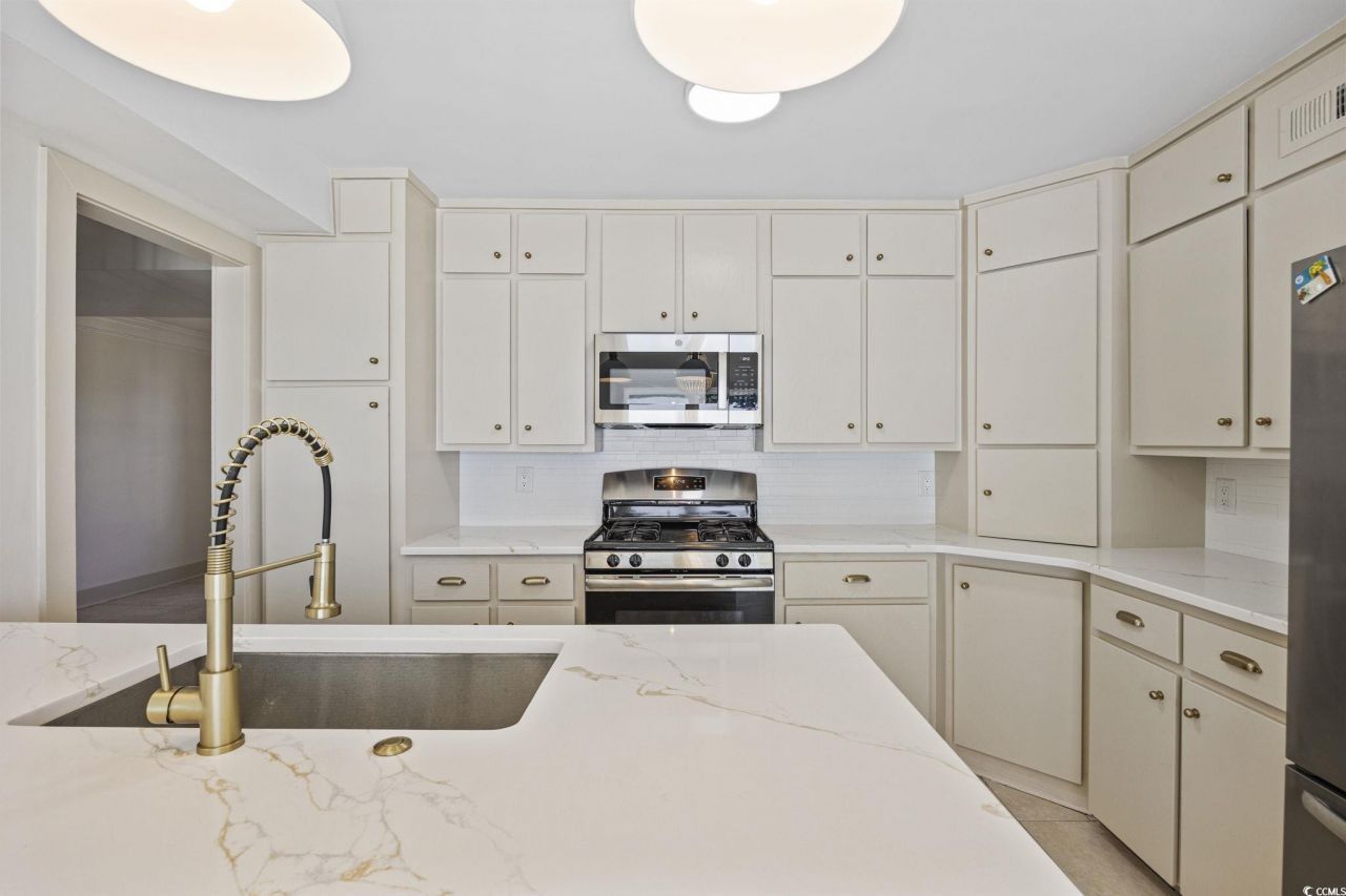 513 Plantation Dr. Photo 6