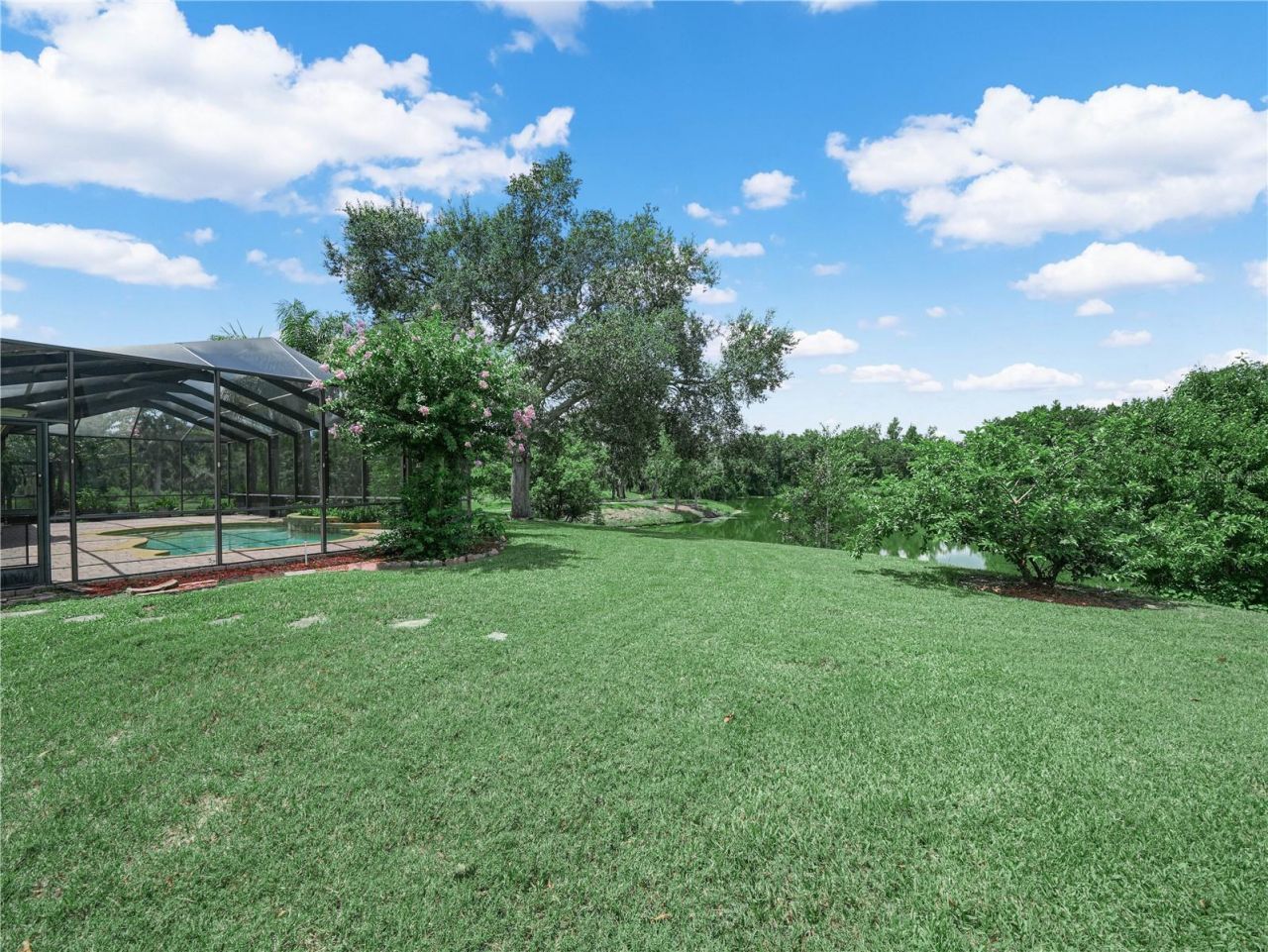 565 Whisper Woods Drive, Lakeland, FL 33813 Photo