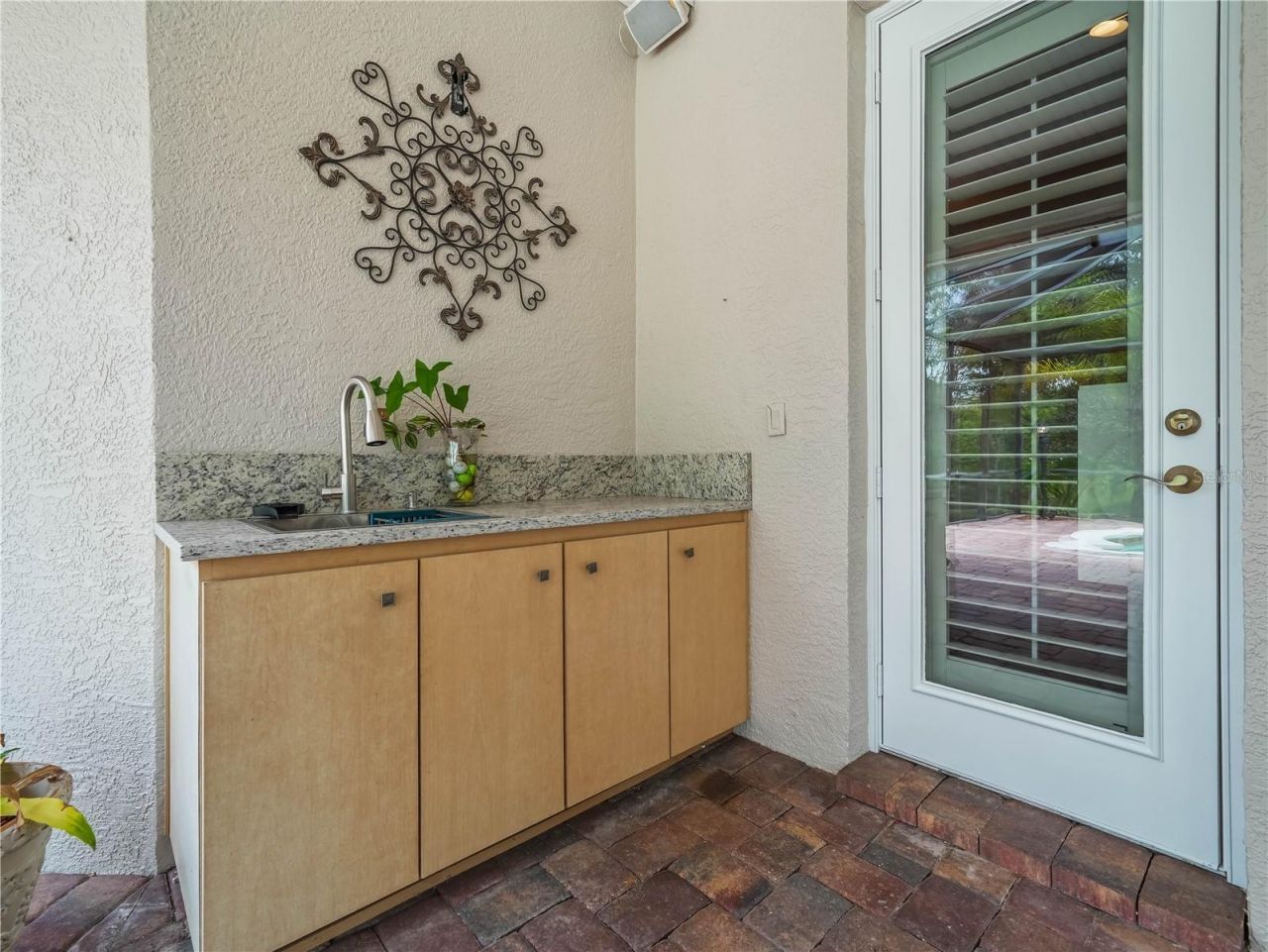 565 Whisper Woods Drive, Lakeland, FL 33813 Photo