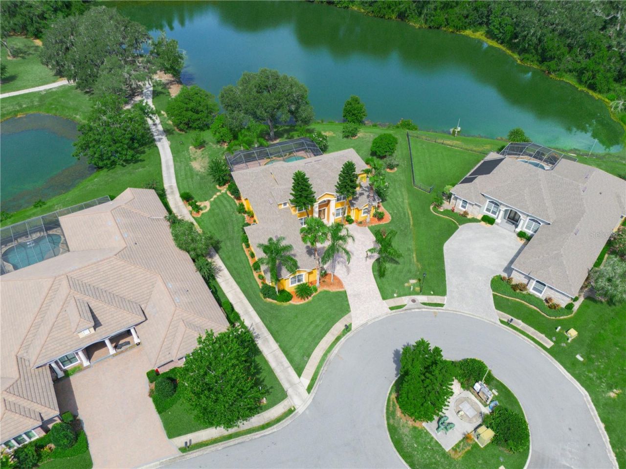 565 Whisper Woods Drive, Lakeland, FL 33813 Photo