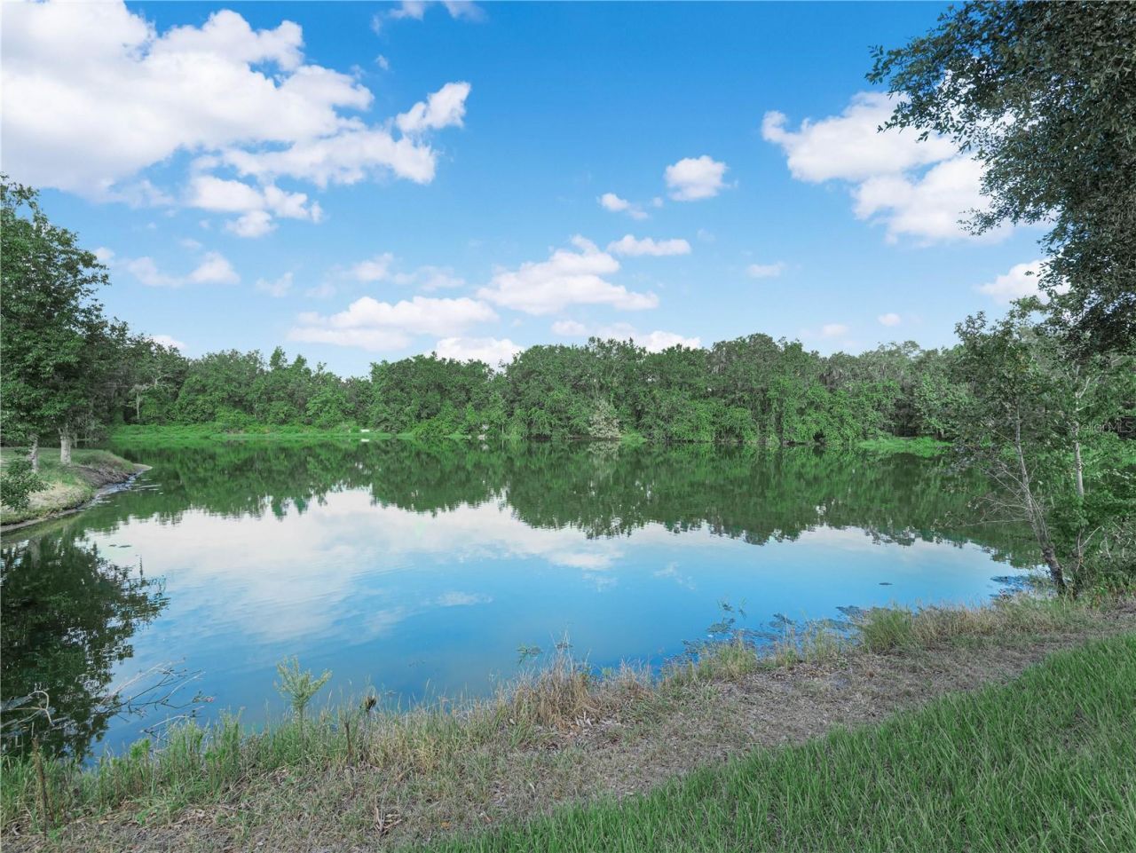 565 Whisper Woods Drive, Lakeland, FL 33813 Photo