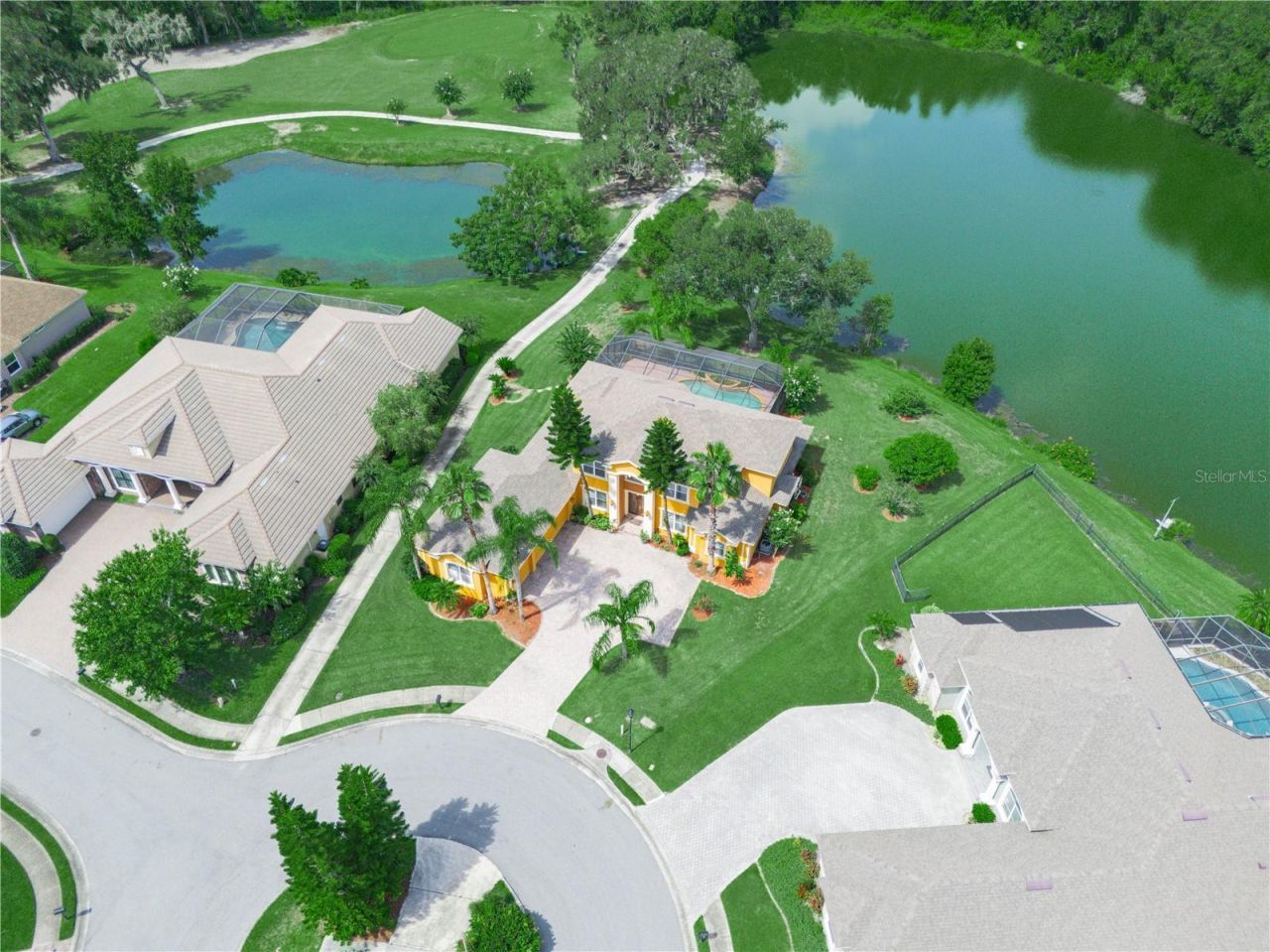 565 Whisper Woods Drive, Lakeland, FL 33813 Photo