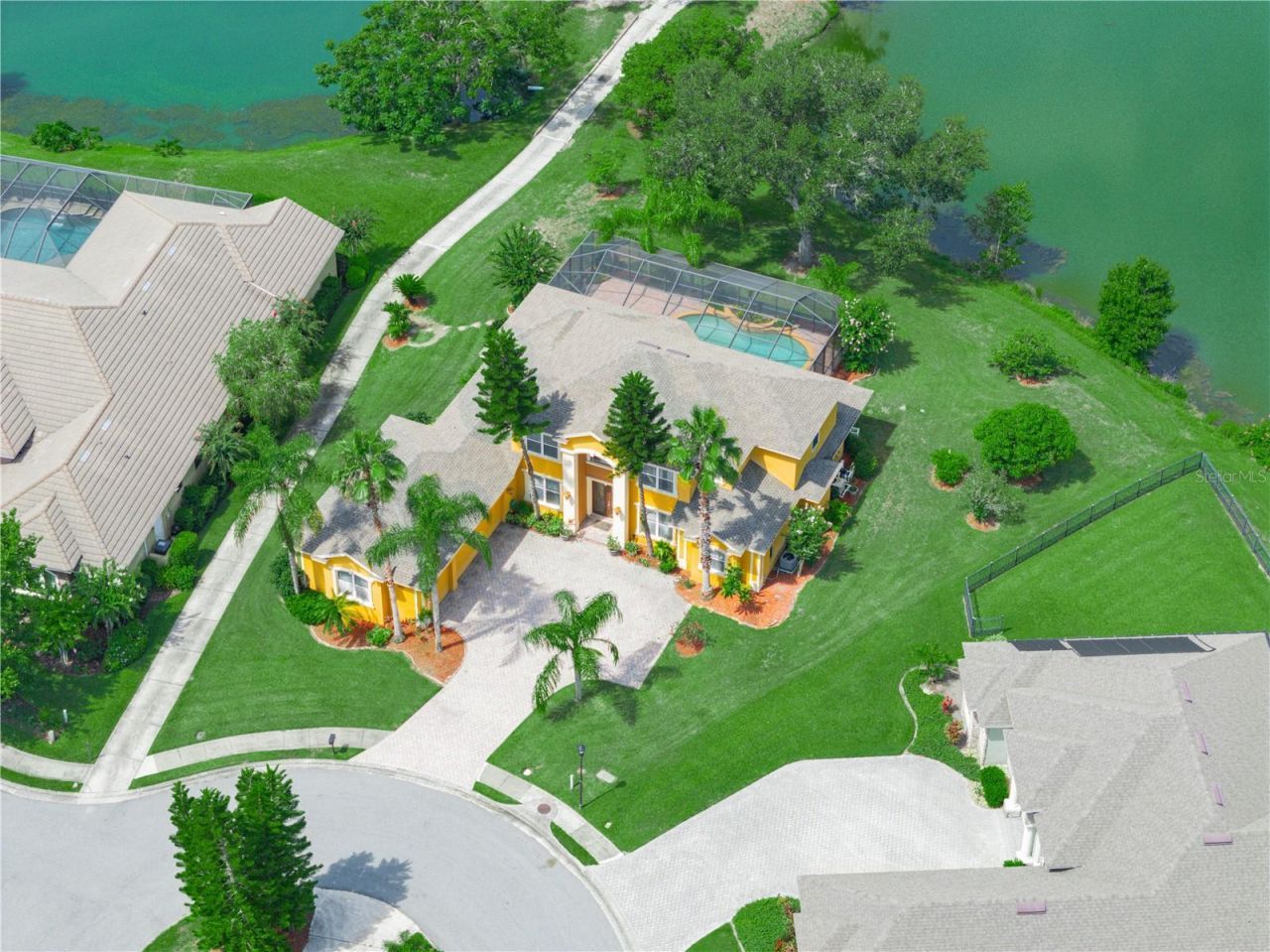 565 Whisper Woods Drive, Lakeland, FL 33813 Photo