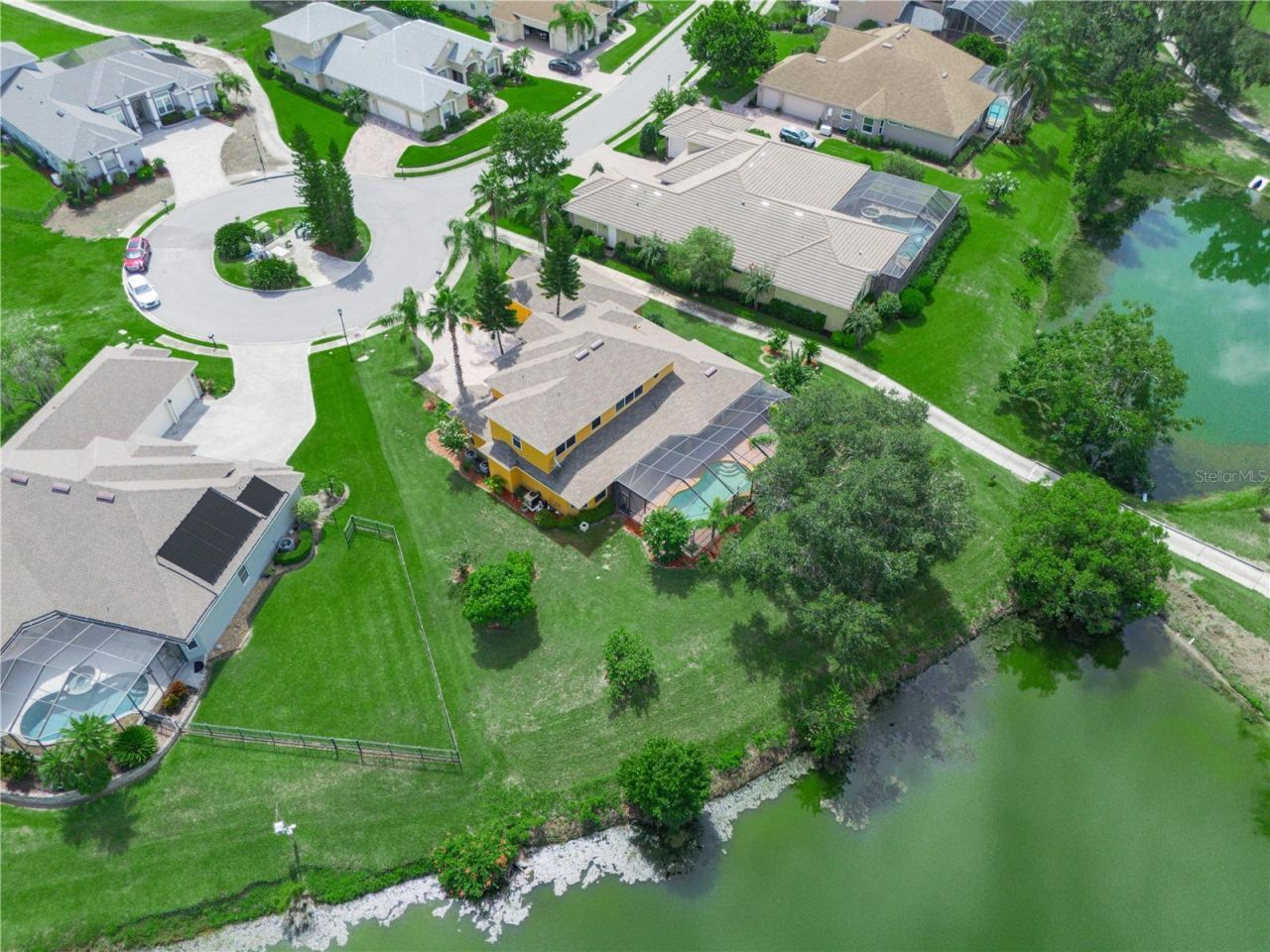 565 Whisper Woods Drive, Lakeland, FL 33813 Photo