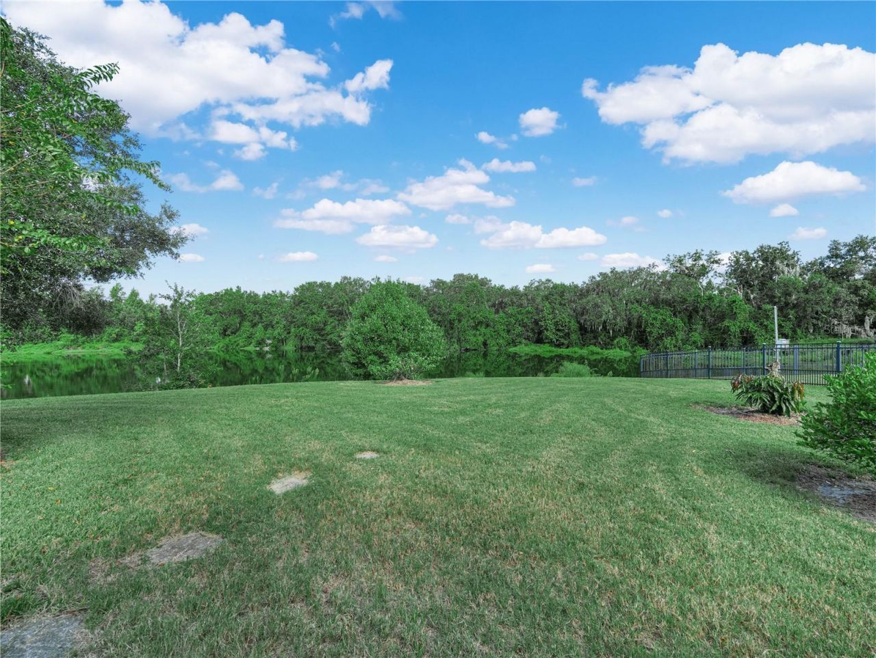 565 Whisper Woods Drive, Lakeland, FL 33813 Photo