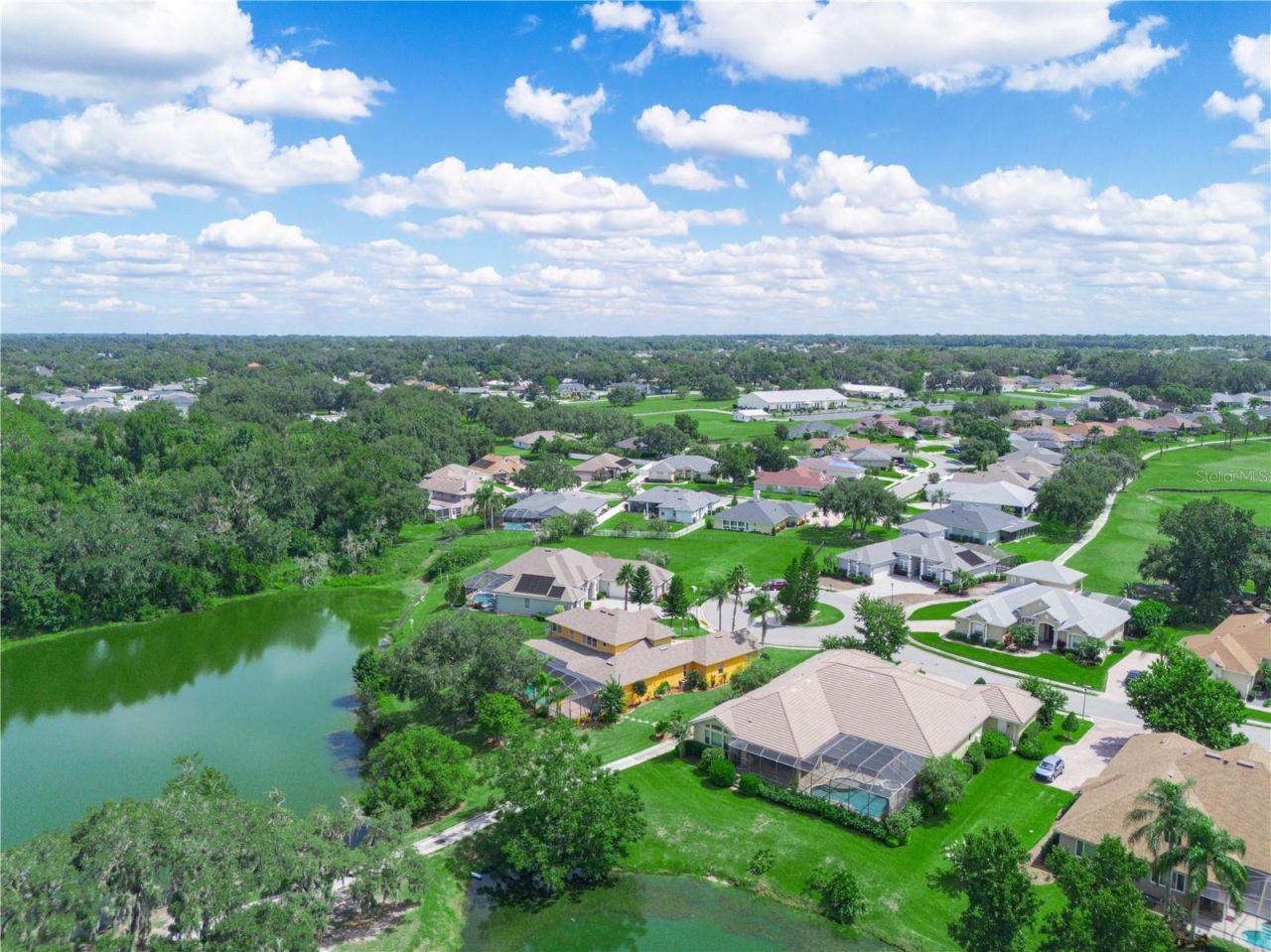 565 Whisper Woods Drive, Lakeland, FL 33813 Photo