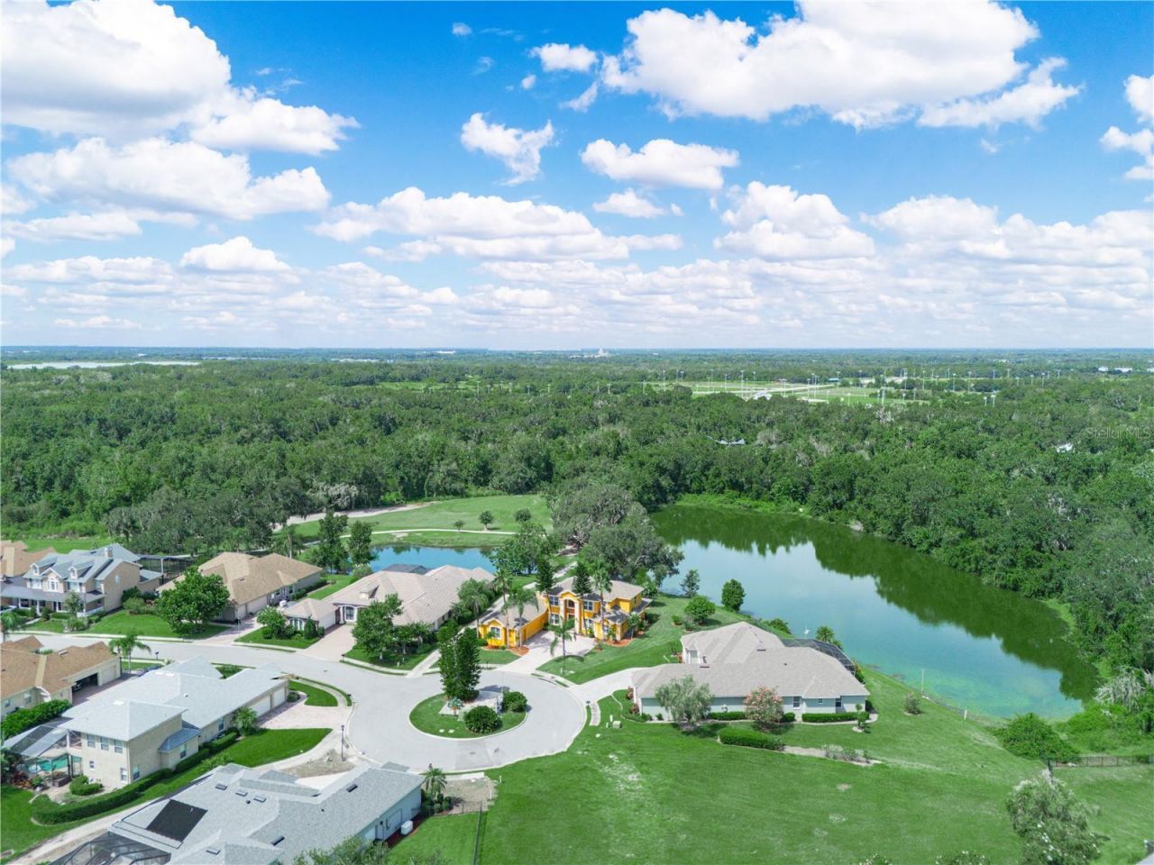 565 Whisper Woods Drive, Lakeland, FL 33813 Photo