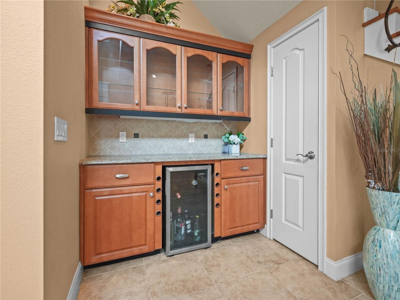 565 Whisper Woods Drive, Lakeland, FL 33813 Photo