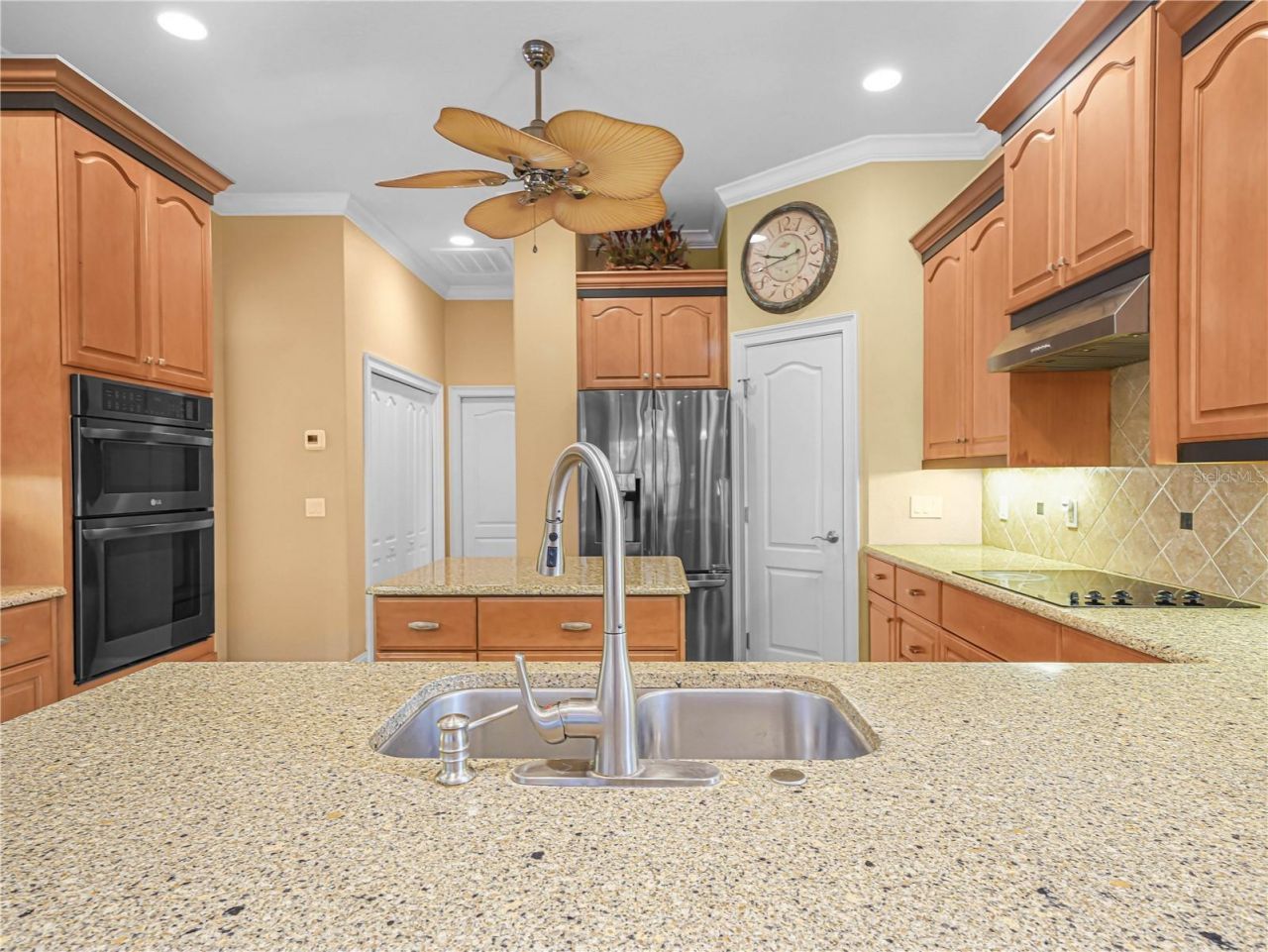 565 Whisper Woods Drive, Lakeland, FL 33813 Photo