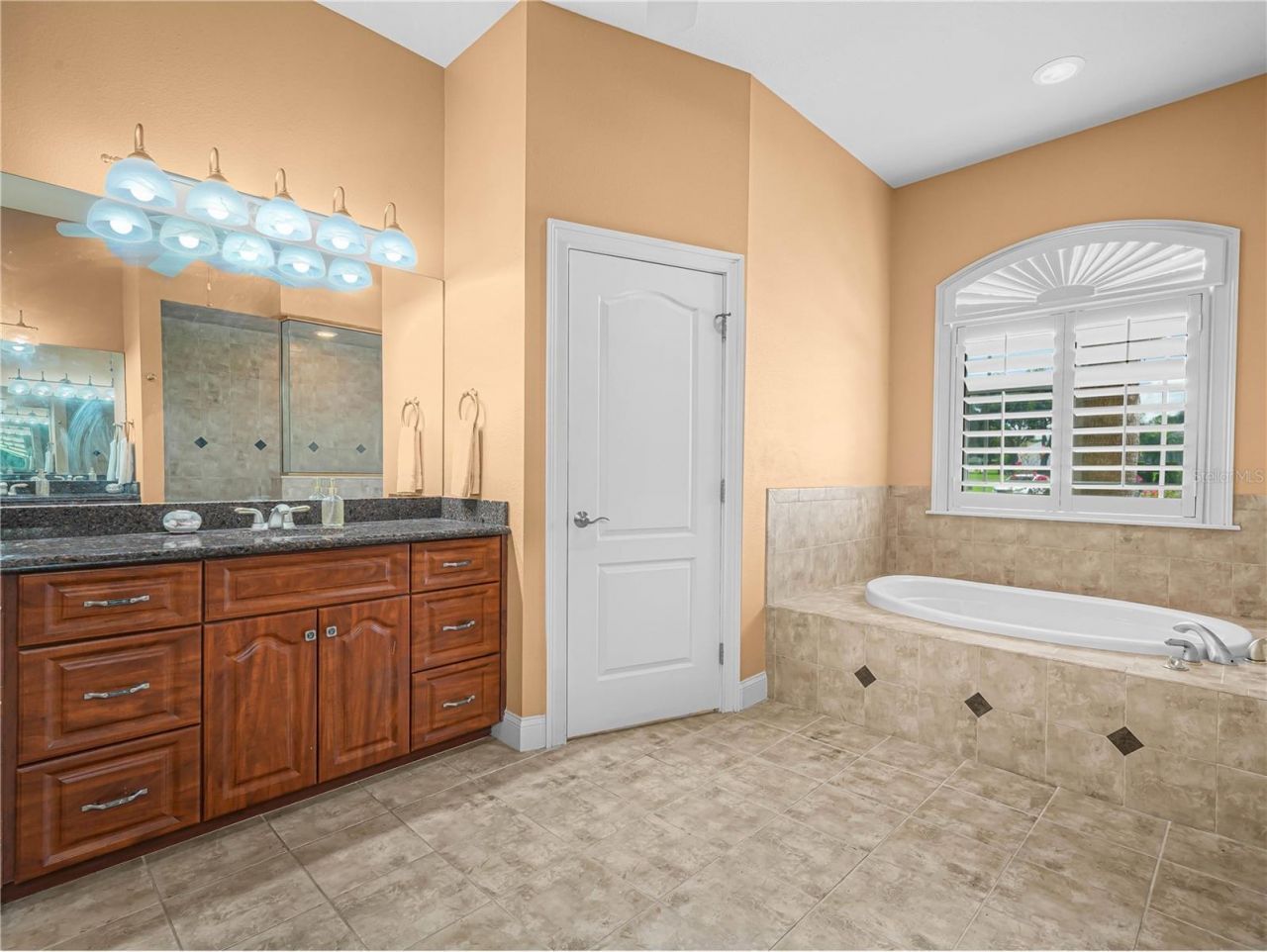 565 Whisper Woods Drive, Lakeland, FL 33813 Photo