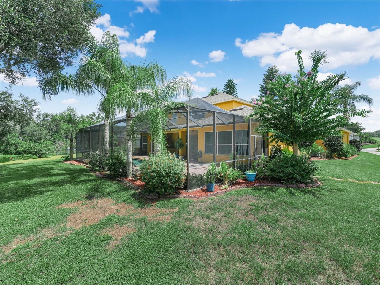 565 Whisper Woods Drive, Lakeland, FL 33813 Photo