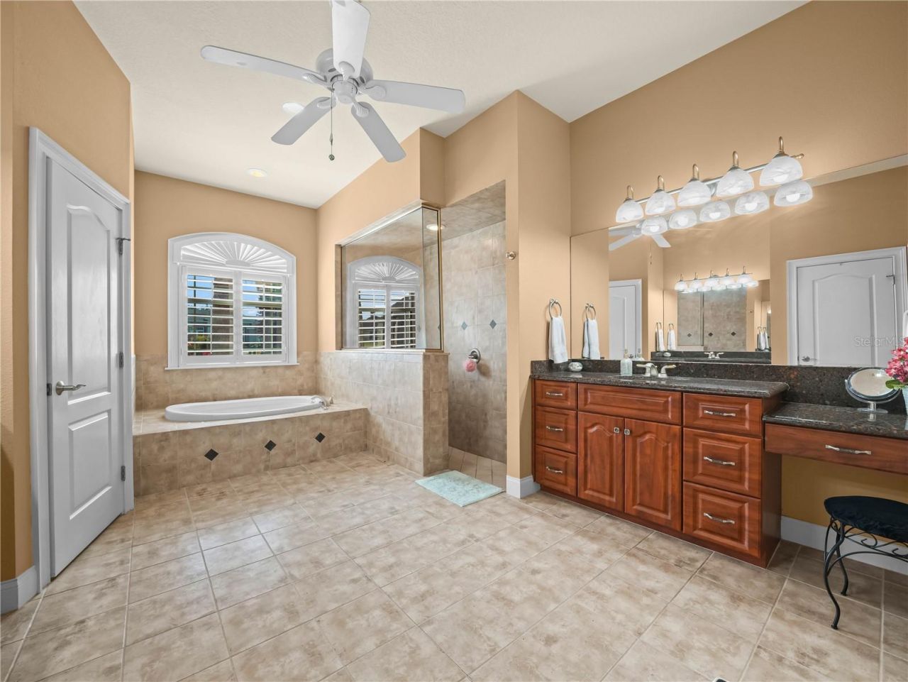 565 Whisper Woods Drive, Lakeland, FL 33813 Photo