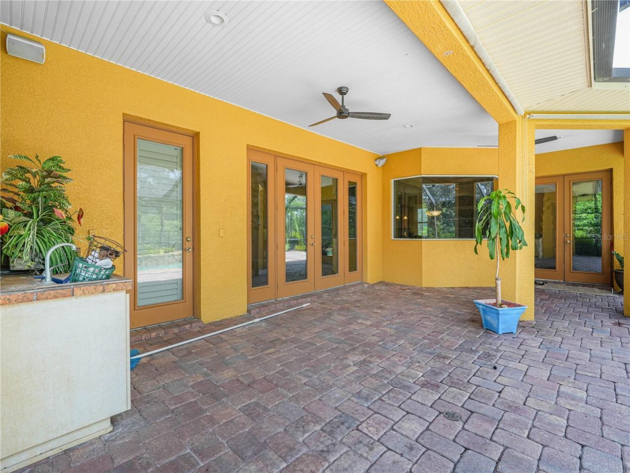 565 Whisper Woods Drive, Lakeland, FL 33813 Photo