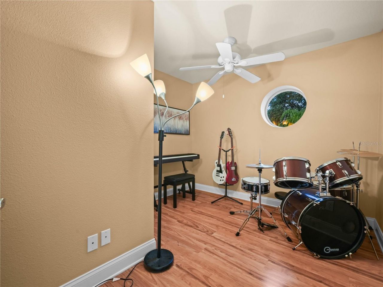 565 Whisper Woods Drive, Lakeland, FL 33813 Photo