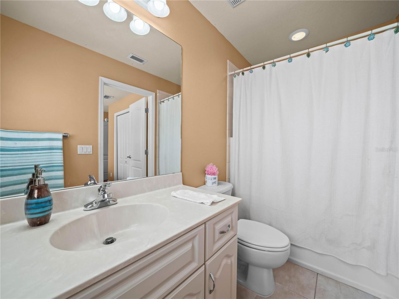565 Whisper Woods Drive, Lakeland, FL 33813 Photo