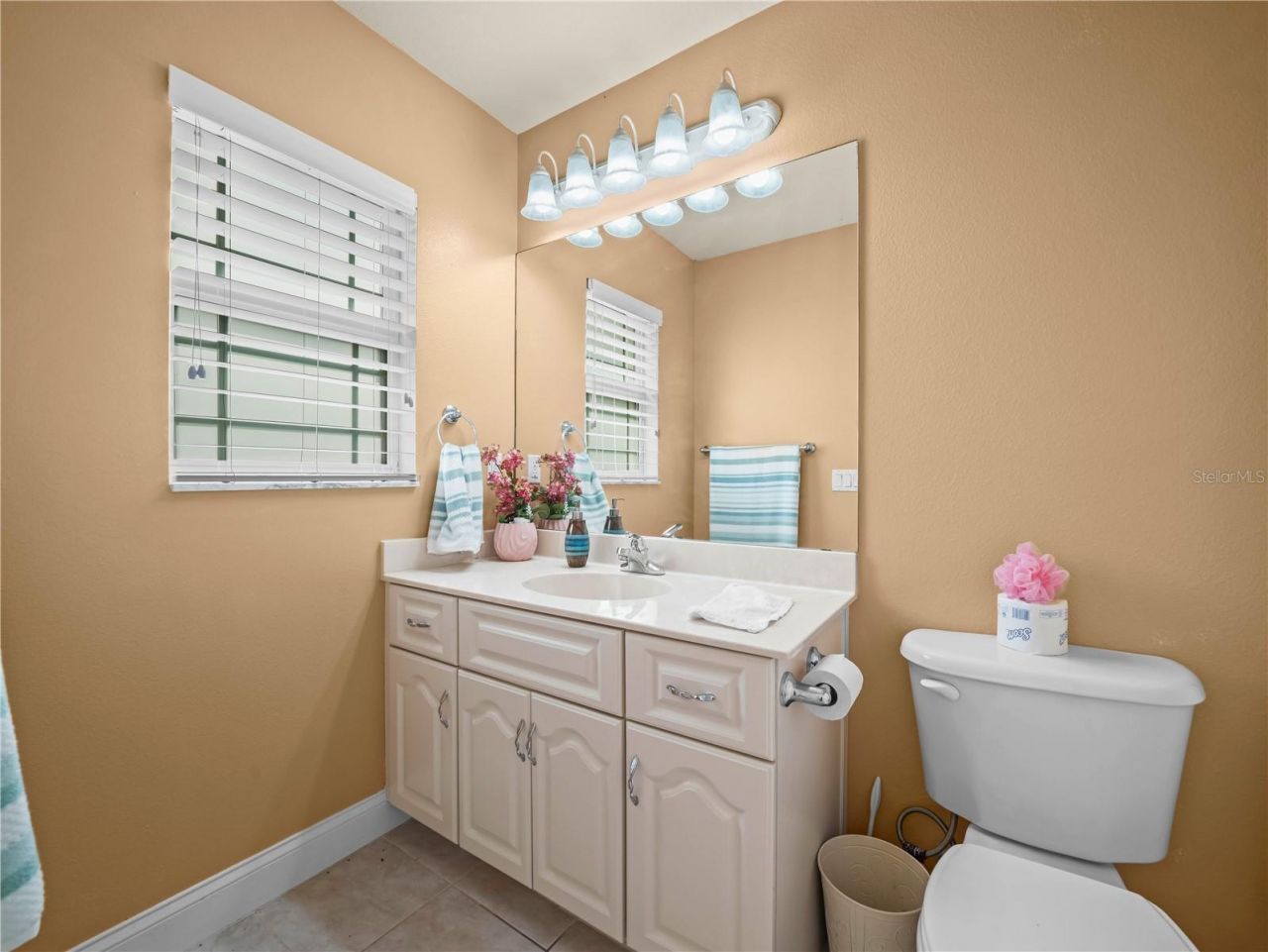 565 Whisper Woods Drive, Lakeland, FL 33813 Photo