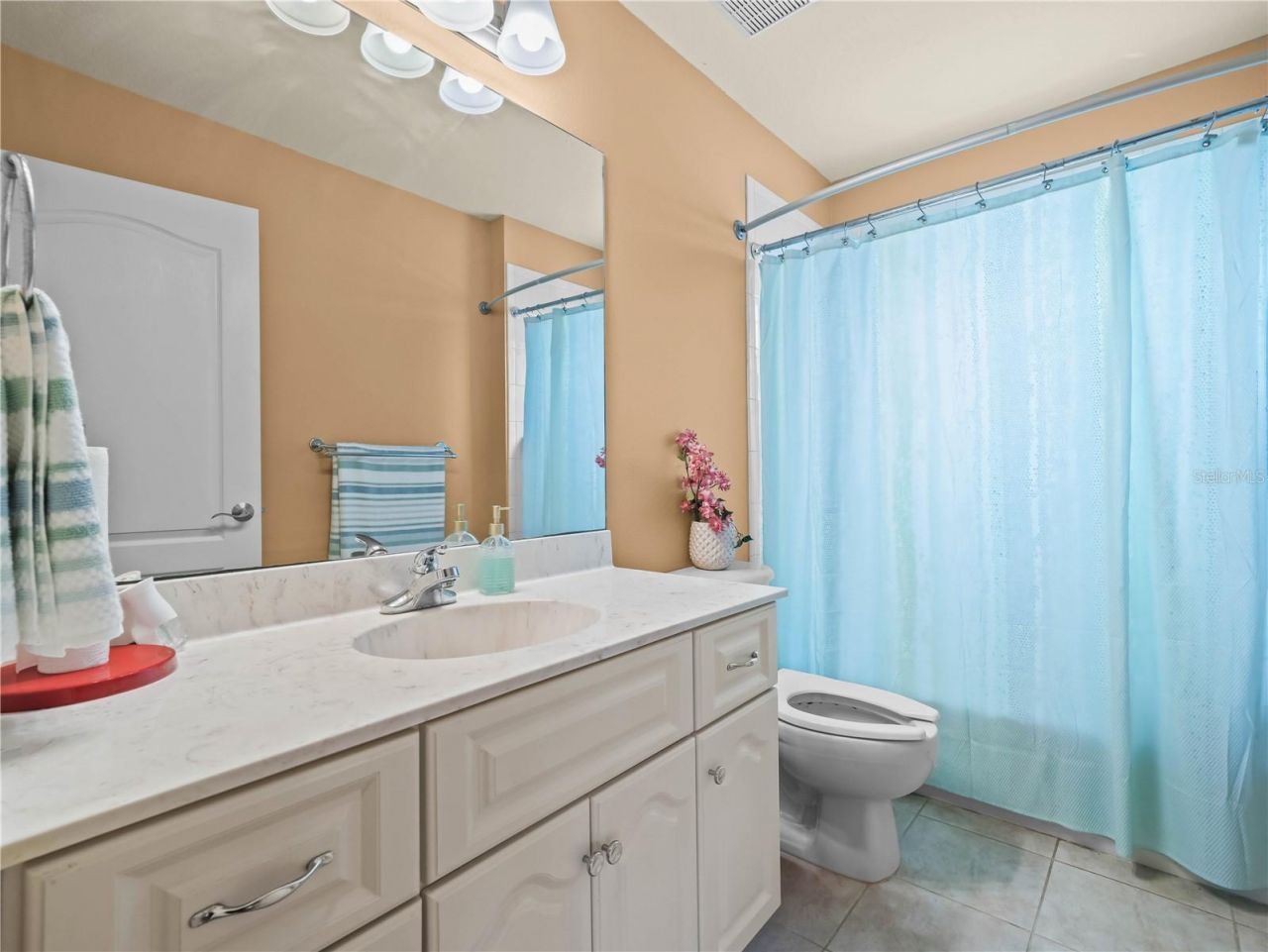 565 Whisper Woods Drive, Lakeland, FL 33813 Photo
