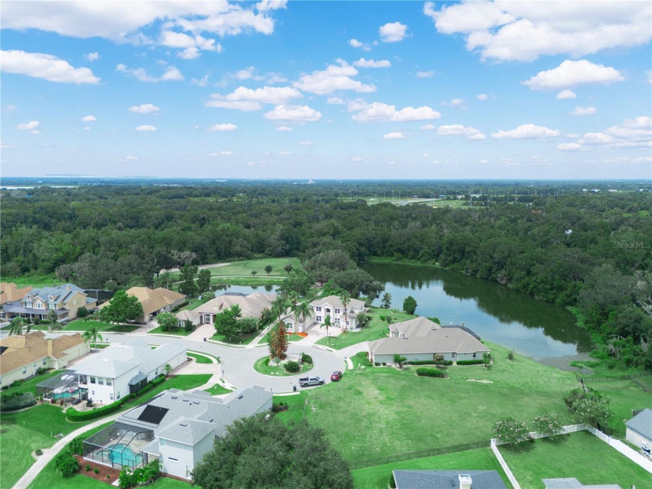 565 Whisper Woods Drive, Lakeland, FL 33813 Photo