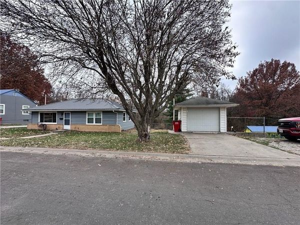 1605 Poplar Street, Lexington, MO 64067