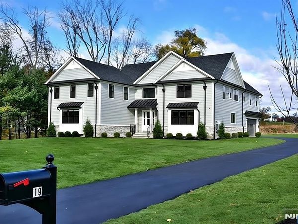 19 Meadowbrook Road, Upper Saddle River, NJ 07458