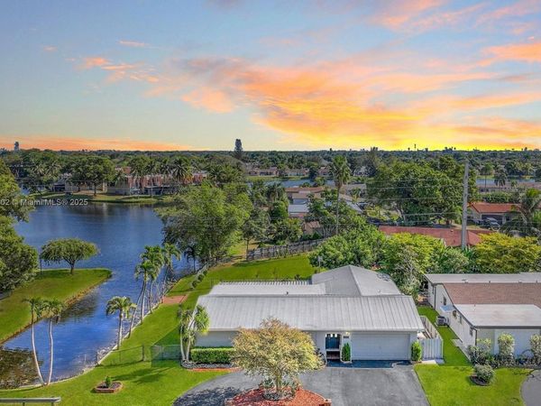 1245 NW 92nd Ave, Pembroke Pines, FL 33024