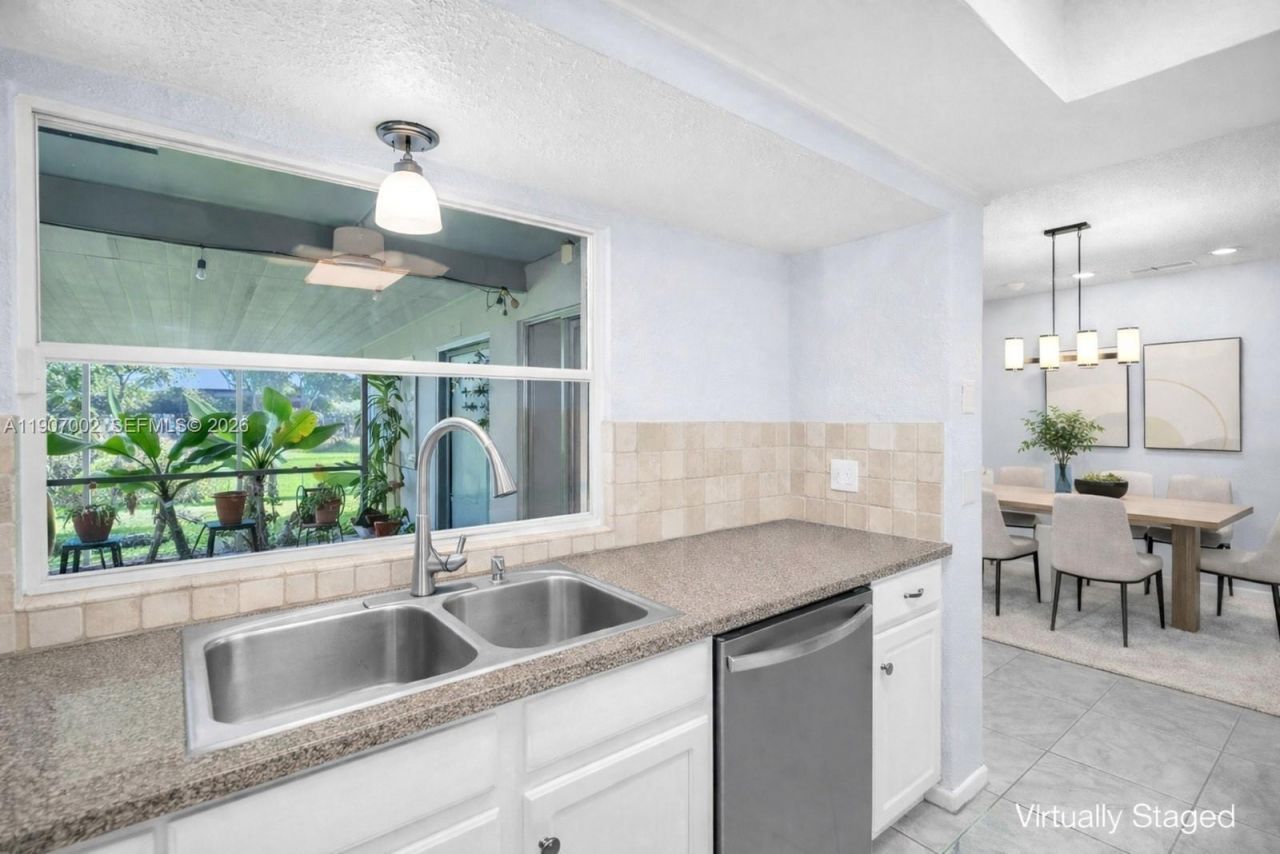 1245 NW 92nd Ave, Pembroke Pines, FL 33024 Photo