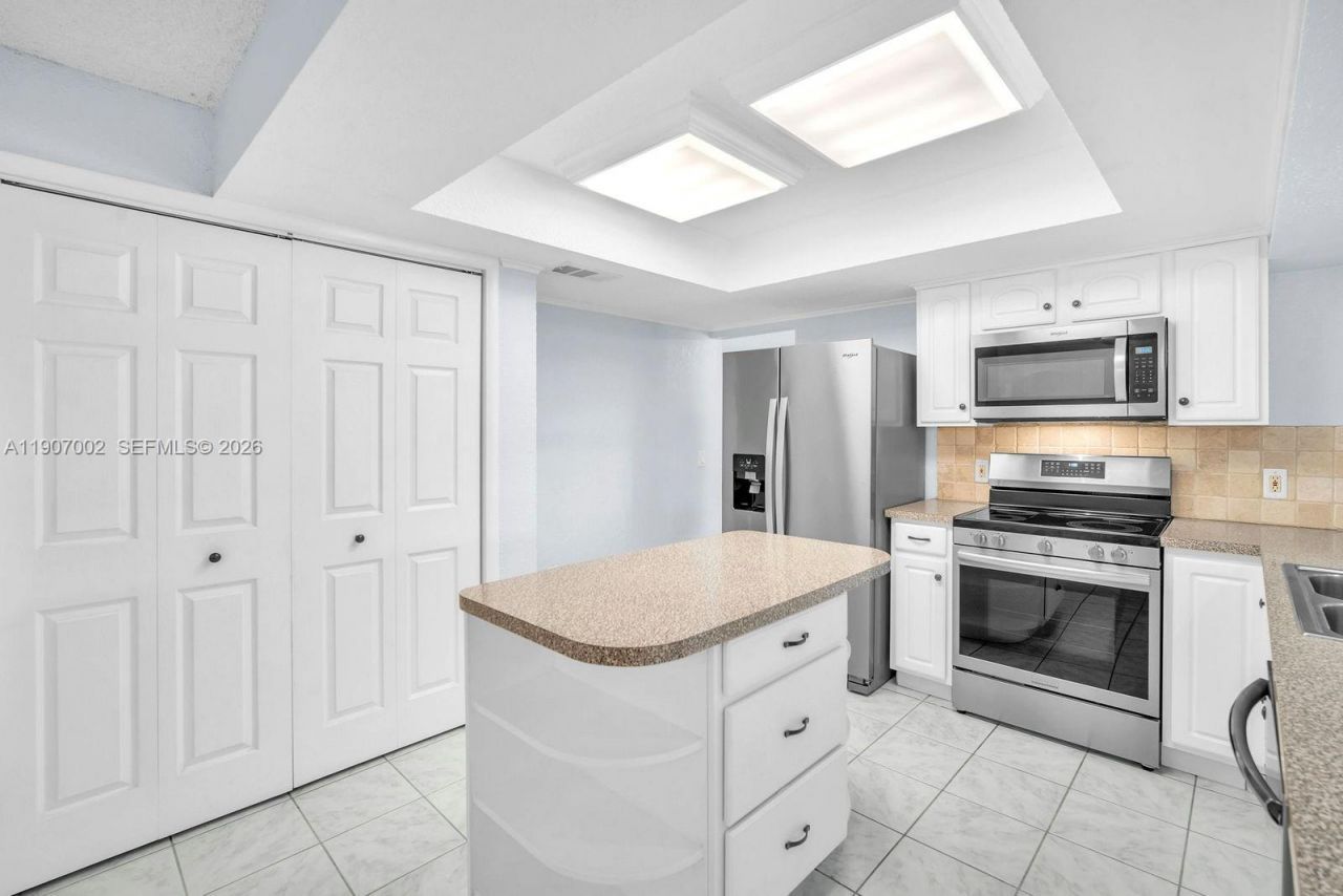 1245 NW 92nd Ave, Pembroke Pines, FL 33024 Photo