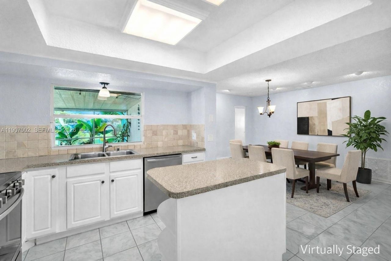 1245 NW 92nd Ave, Pembroke Pines, FL 33024 Photo