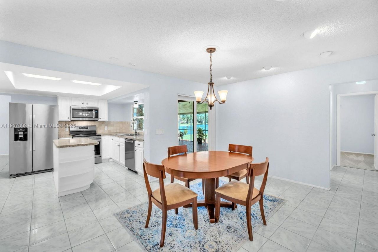 1245 NW 92nd Ave, Pembroke Pines, FL 33024 Photo