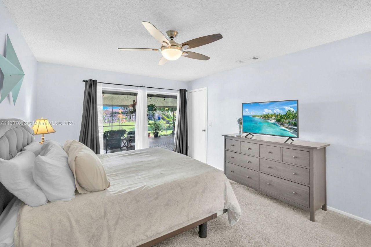 1245 NW 92nd Ave, Pembroke Pines, FL 33024 Photo